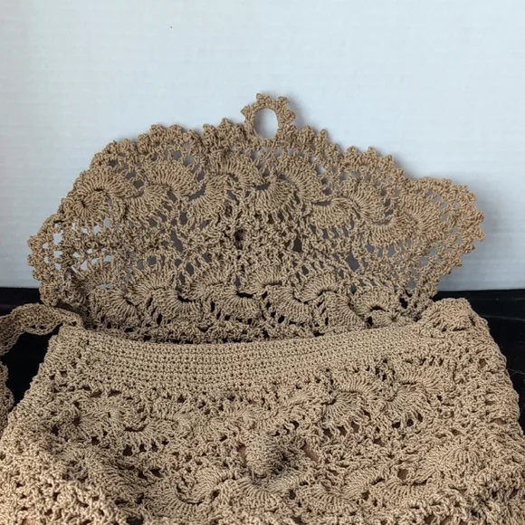 Handcrafted Vintage Crochet Tan Shoulder Strap Purse - Picture 4 of 6
